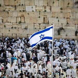 WATCH Thousands Gather At Western Wall For Priestly Blessing