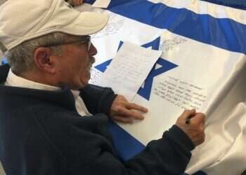 Thousands of signed Israeli flags to enter Independence Day time capsule