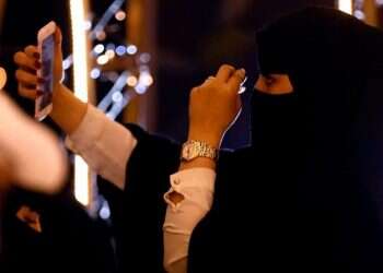 Protesting Sharia law, Saudi women wear abayas inside out