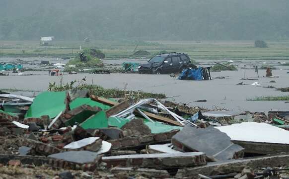 At Least 222 Dead In Indonesian Tsunami Triggered By Volcano Www