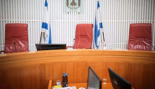 Poll: Most Israelis believe legal system biased in favor of Left