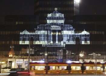 Warsaw synagogue destroyed by Nazis 'reappears' on anniversary of ghetto revolt