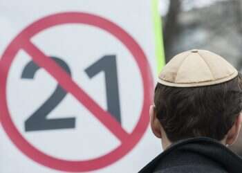 Backlash follows proposed Quebec ban on kippot, religious clothing