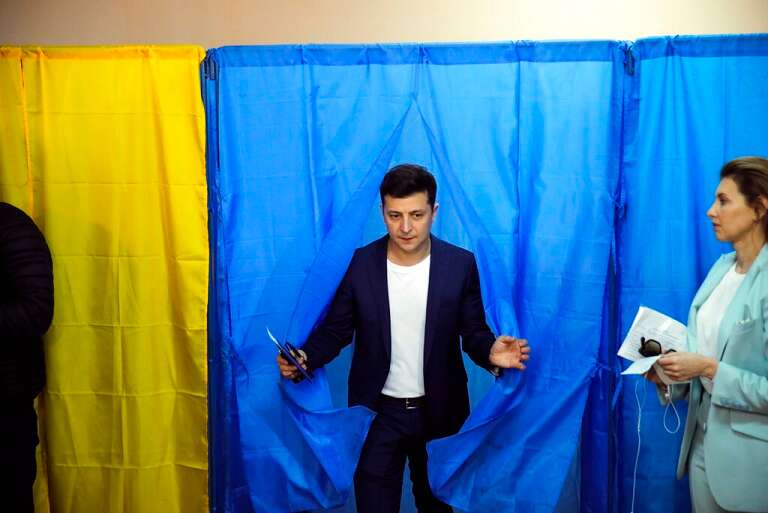 Jewish comedian poised to clinch Ukraine presidential election - www