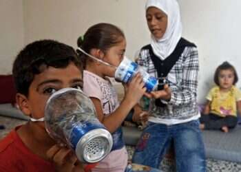 US sees signs Syria may be using chemical weapons, warns of quick response