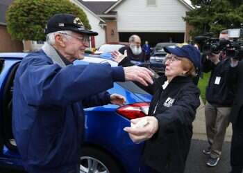 Holocaust survivor, US World War II vet have emotional meeting