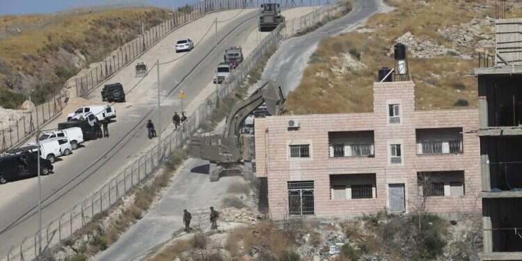 PA calls east Jerusalem demolitions 'war crime,' threatens ICC action
