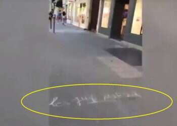 Anti-Semitic slogan 'Jews to the ovens' painted on Paris sidewalk