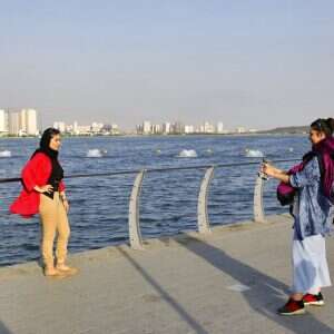 In Iran, Some Take Off Their Hijabs As Hard-liners Push Back - Www ...