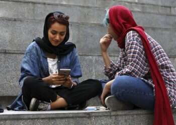 Iranians manage to surf the web despite tide of censorship