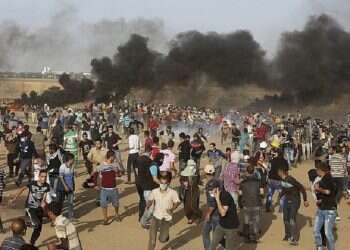 6,000 Palestinians riot on border, hurling rocks, explosives at IDF troops