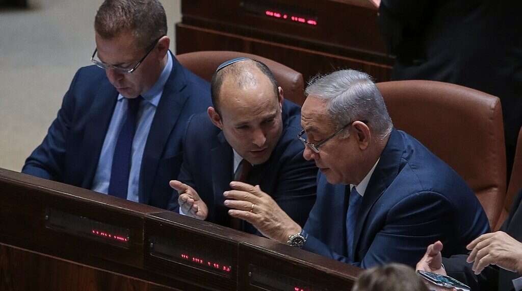 Bennett calls on Right to rally behind Netanyahu