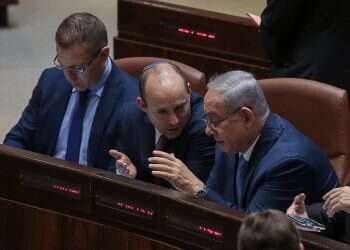 Bennett calls on Right to rally behind Netanyahu