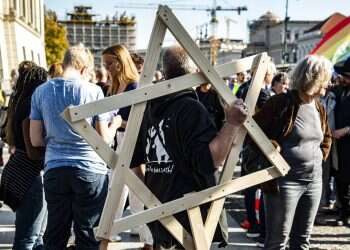 Thousands in Berlin protest against anti-Semitism