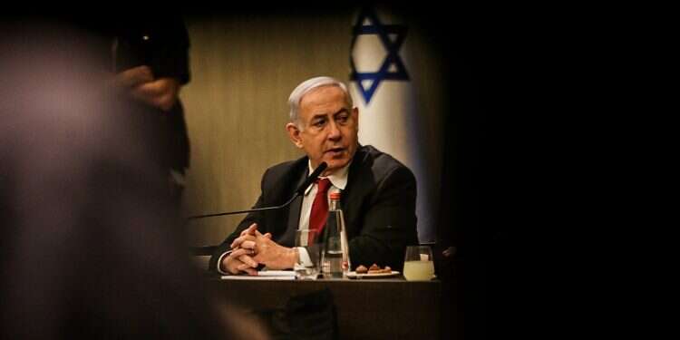 Likud hesitates to return mandate for fear Gantz would form minority gov't