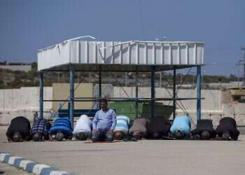 Report: Israel issuing more work permits for Gazans