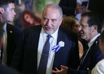 Lieberman: Netanyahu is the one working with Arab MKs