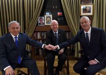 Gantz, Netanyahu hold talks to break government deadlock