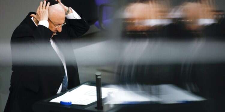 Rivlin mourns Holocaust victims at German parliament