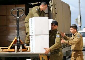 Israeli soldiers' new frontier: Delivering food to grandma