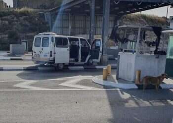 Border Police officer injured by Palestinian terrorist at checkpoint near capital