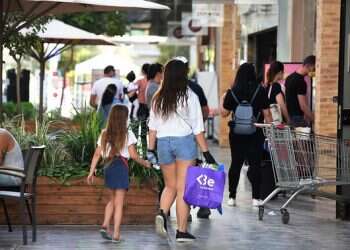 Major retail chains across Israel prepare to join small business revolt