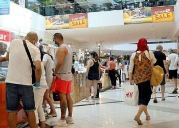 Retail revolt: 2 Israeli shopping mall groups open despite ban