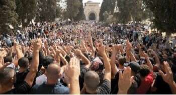 Temple Mount prayers criticized as coronavirus spreads among Israel's Arabs