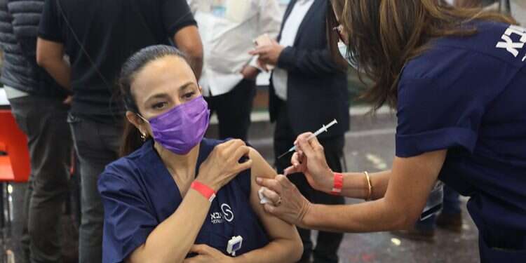 Israeli study finds first vaccine dose cuts COVID infections by 75%