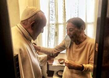 Pope pops in on author and Holocaust survivor Edith Bruck