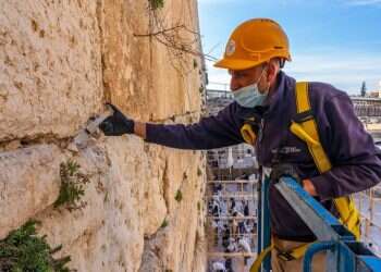 Western Wall undergoes annual pre-Passover checkup