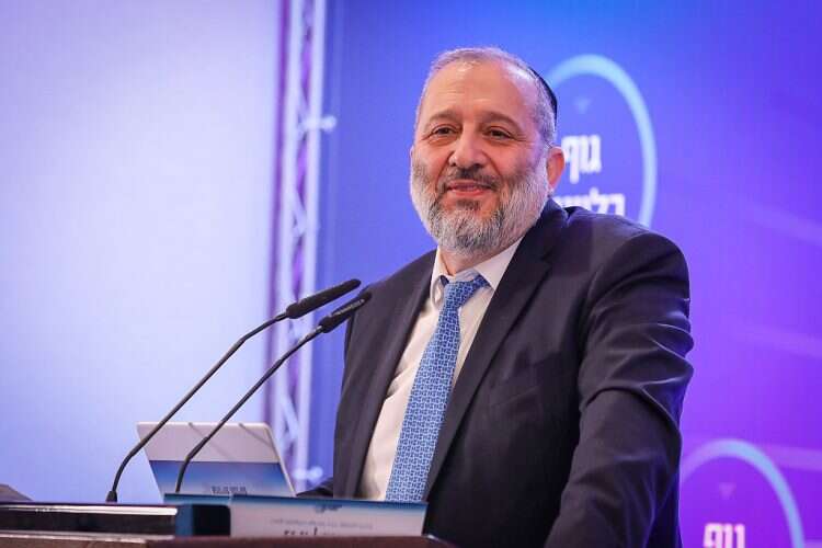 Shas leader Aryeh Deri