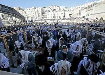 Adapting to COVID era, Passover priestly blessing at Western Wall to stretch across 2 days