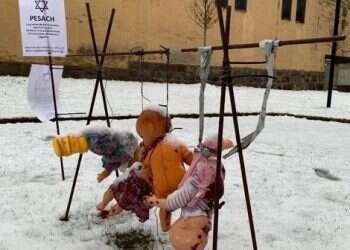 Dolls hanged outside Swedish synagogue to protest Passover