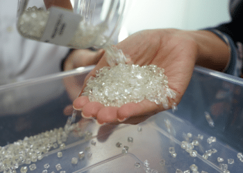 2021 puts sparkle back into diamond industry following COVID, ministry reports