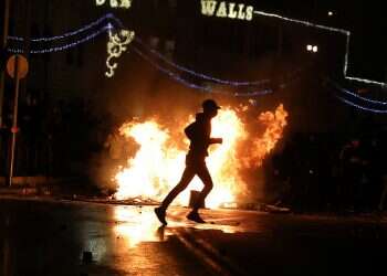 Dozens injured as violent clashes in Jerusalem continue overnight