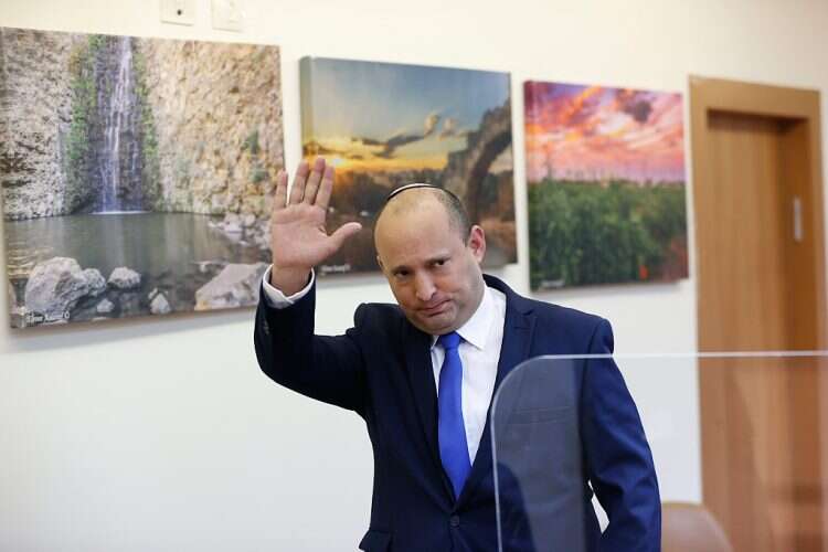 Naftali Bennett makes a statement in April 2020