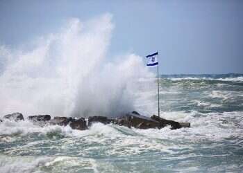 Wave power generator arrives at Jaffa Port