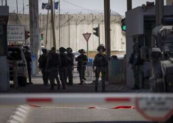 Border guard kills knife-wielding Palestinian terrorist at Qalandiya checkpoint