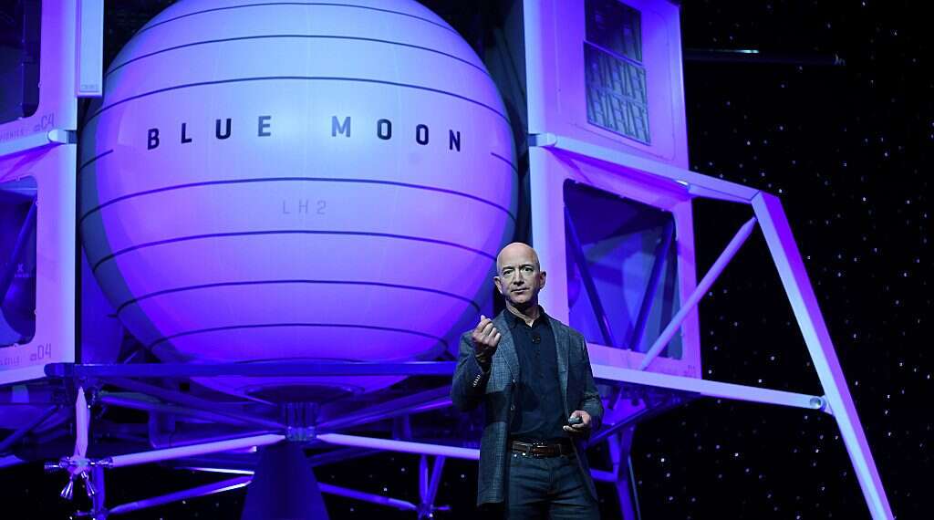 Space Ride With Amazon Founder Jeff Bezos Auctioned For 28m Www Israelhayom Com