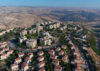 Sources: Settlement activity under de facto freeze due to US pressure