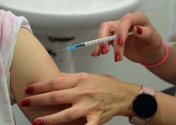 COVID panel recommends vaccinating children aged 12 and under