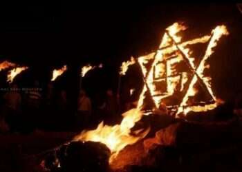 Rioting Palestinians burn swastika inside Star of David