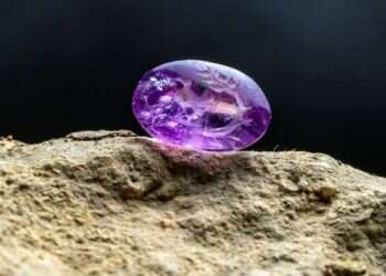 Amethyst seal bearing surprising image unearthed at Western Wall