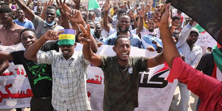 Mass demonstrations in Sudan against military council