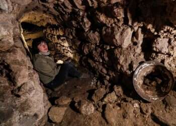 Ukrainians uncover sewers where Jews hid from Nazis