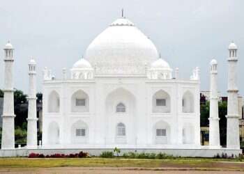 Indian man surprises wife with one-third-sized Taj Mahal replica