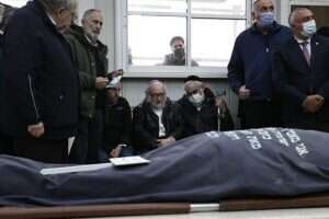 Jonathan Pollard at the funeral of his wife Esther on Monday (Photo: Oren Ben Hakoon)