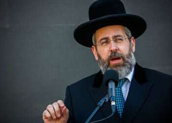 Chief rabbi to take over conversion system