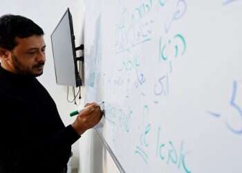 Eager to work in Israel, Gazans go to Hebrew school